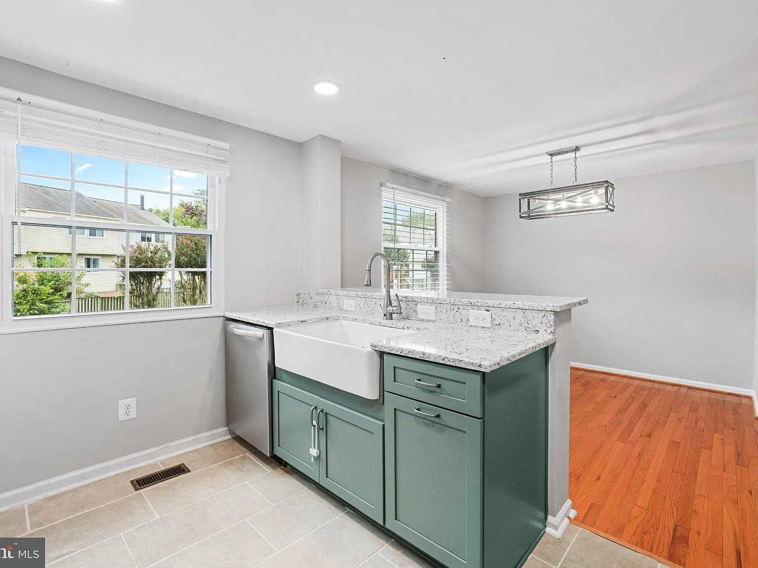 3 bed, 3.5 bath, 1773 sqft, $3,295 — Photo 4