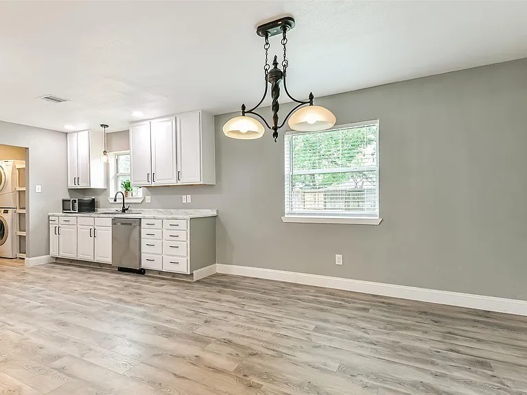 207 Woodvale Dr — Photo 10