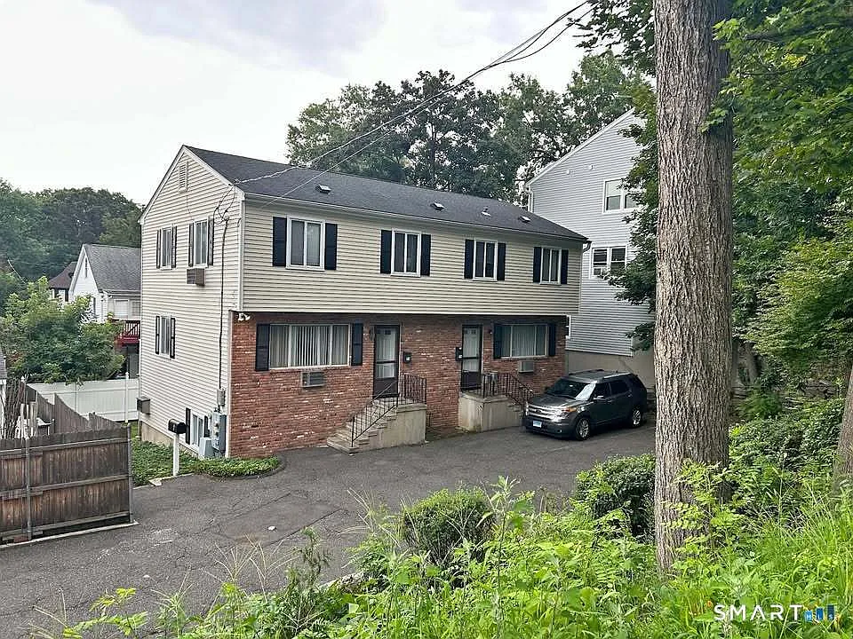 2 bed, 1.5 bath, 1050 sqft, $2,700 — Photo 1
