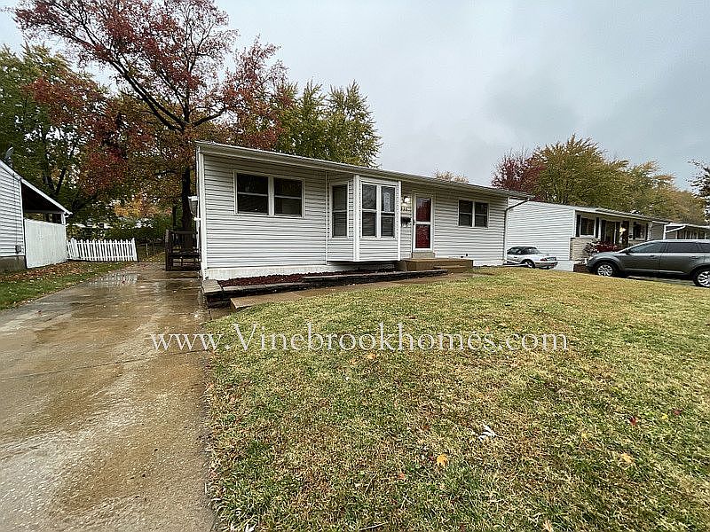 1st image of 955 Claver Ln