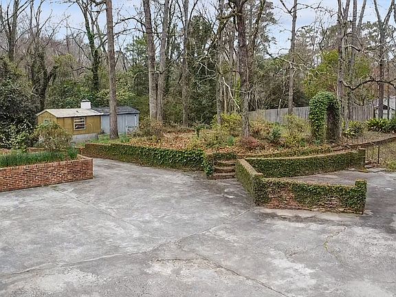 4th image of 858 Fair Oaks Dr
