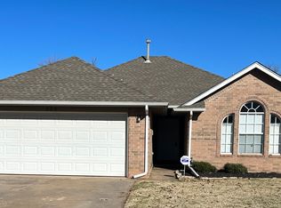 325 W Strasburg Way, Mustang, OK 73064