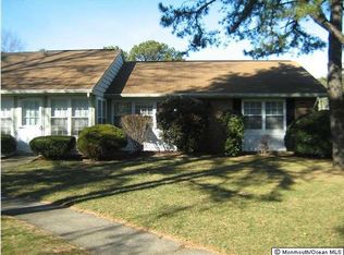 28 Edinburgh Ln #B, Manchester Township, NJ 08759