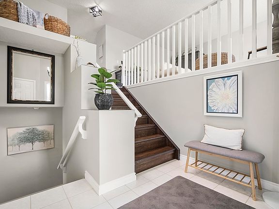 2nd image of 75 Charlton Cres