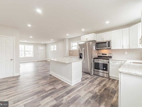 3rd image of 1092 N Academy Ave