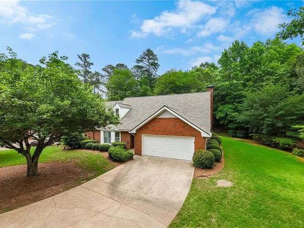 300 Brickleberry Dr, Roswell, GA 30075