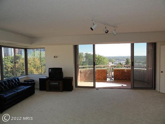 3rd image of 5800 Nicholson Ln #11207