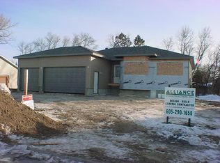 1916 Saphire Ave, Aberdeen, SD 57401