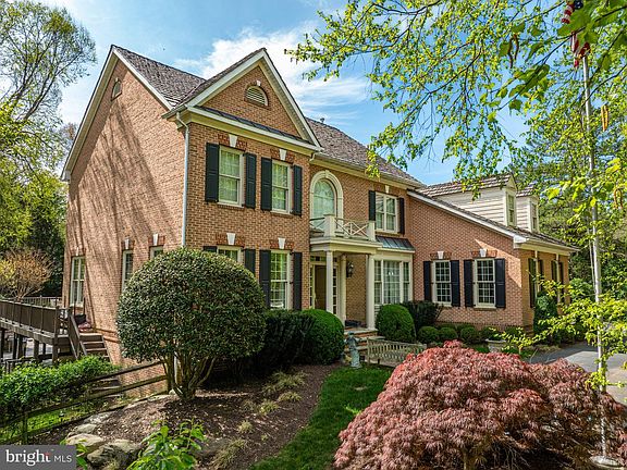 2nd image of 801 Olde Georgetown Ct