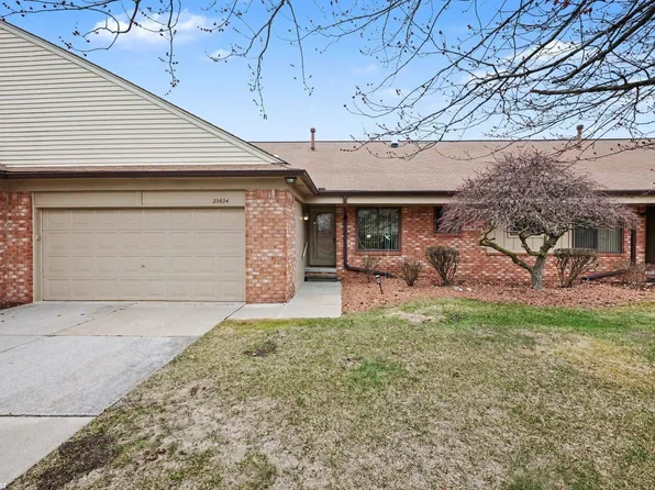 20604 Birch Meadow Dr, Clinton Township, MI 48036