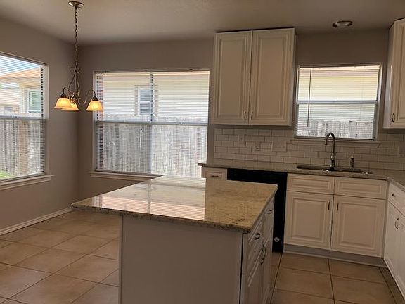 5th image of 813 Whitehall Dr