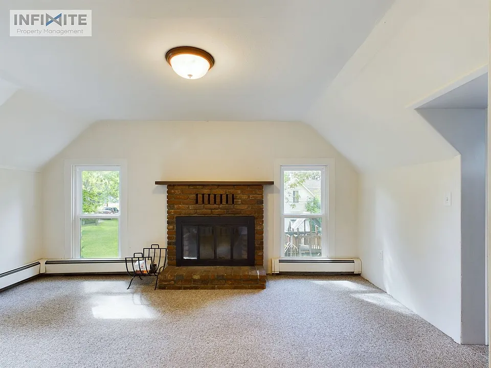 1439 W Babcock St #2