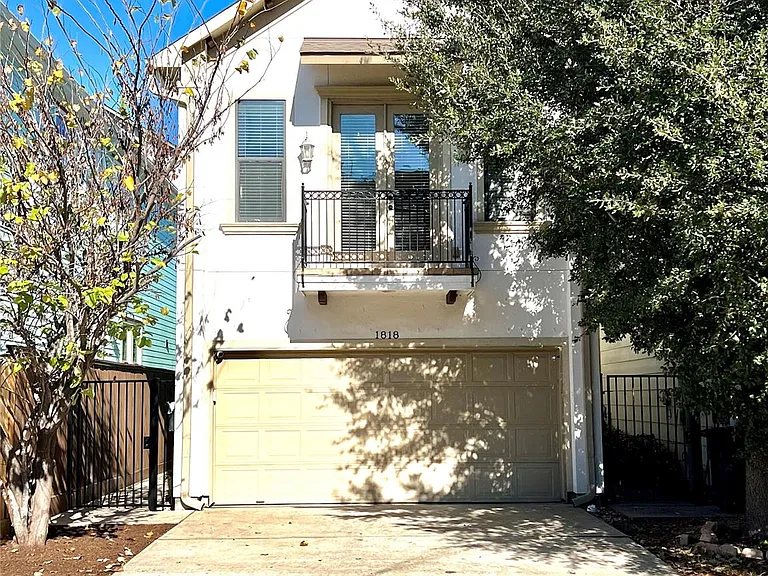 1818 Edwards St — Photo 1