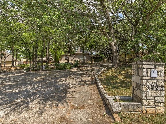 2nd image of 3923 Laramie Dr