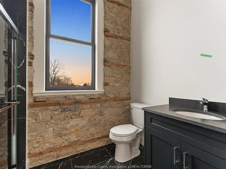 247 Brock St #301 — Photo 27