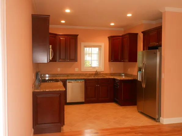 6 Arbor Dr #B, Norwalk, CT 06854