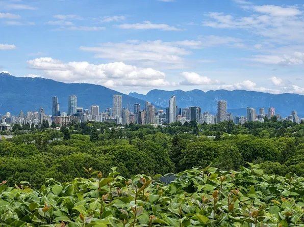 3578 W 15th Ave, Vancouver, BC V6R 2Z4