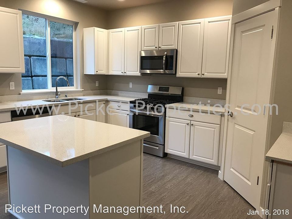1st image of 789 Freedom Ct SE