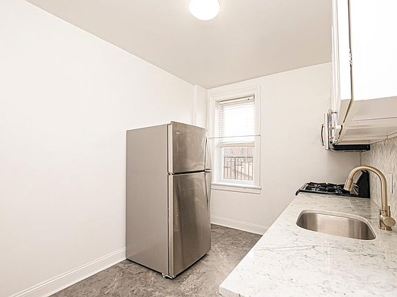 2nd image of 257 Grant Ave #4