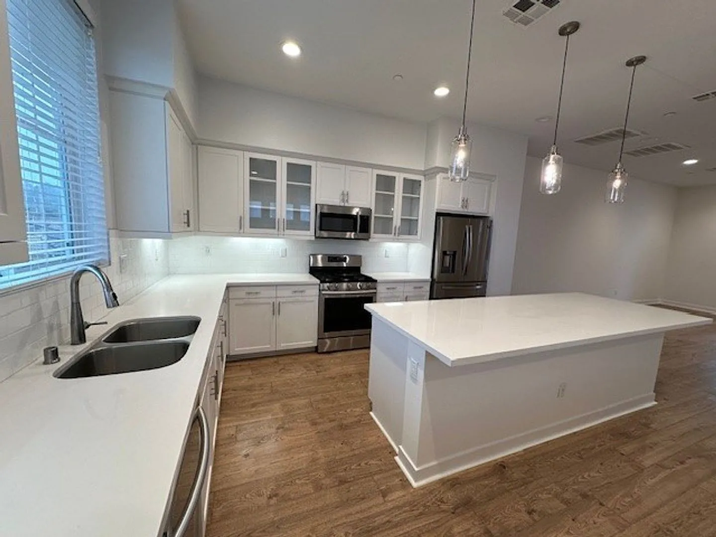 Modern 4BR West Hills Home for Rent | Gated Community + Private Patio — Photo 4