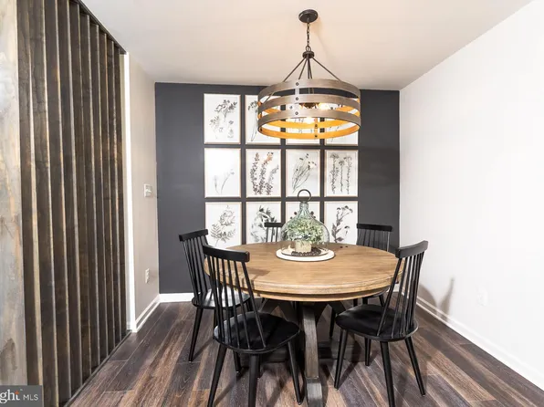 270 Clifton Mnr, Falling Waters, WV 25419