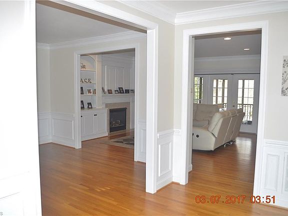 3rd image of 5 Willow Oak Ct