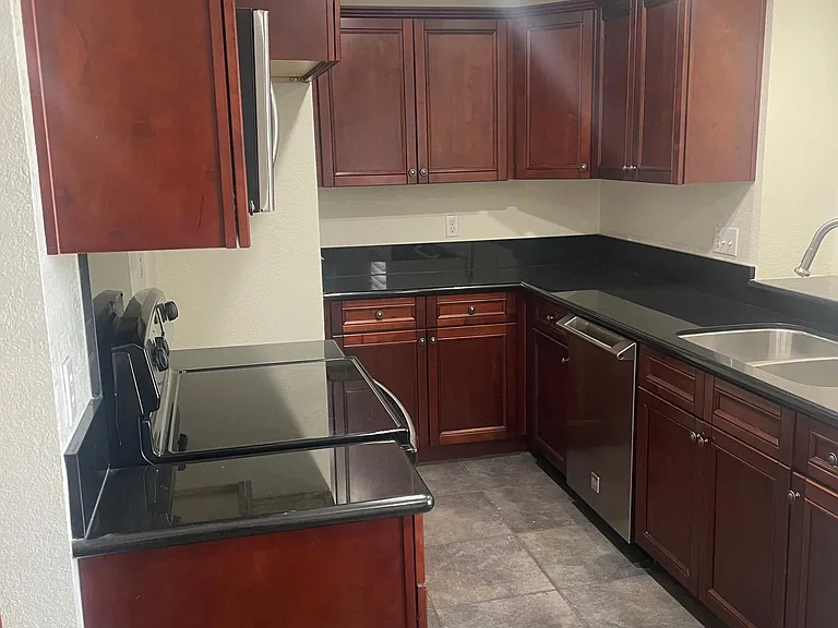 320 W Walnut St #30 — Photo 1