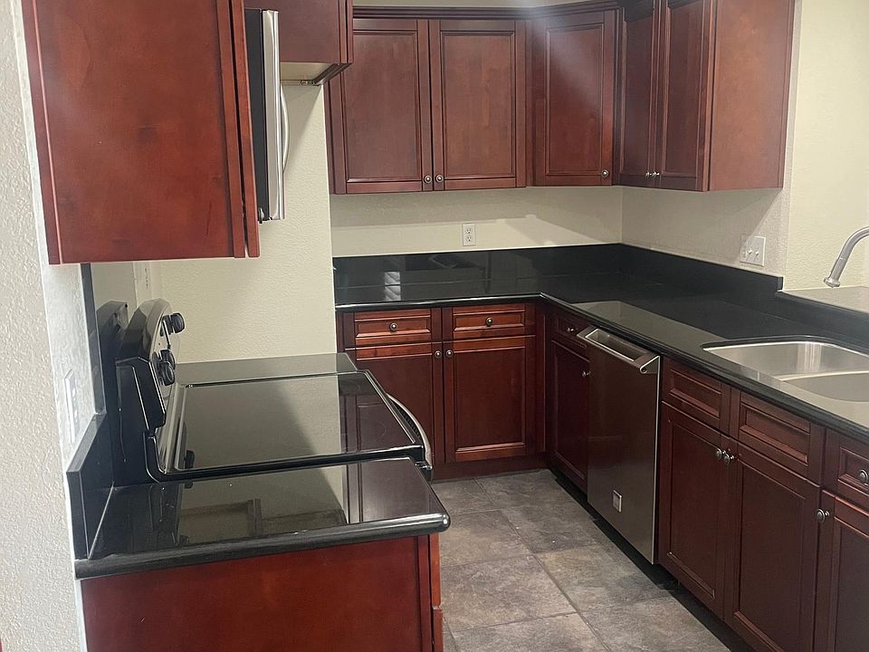 1st image of 320 W Walnut St APT 30