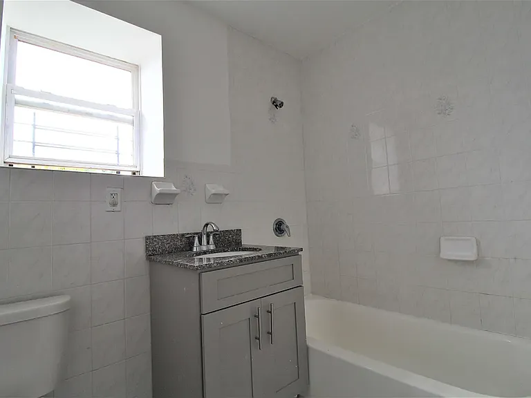 Freeman St — Photo 14