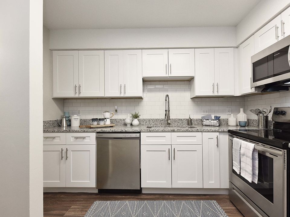 Stainless Appliances + Backsplash