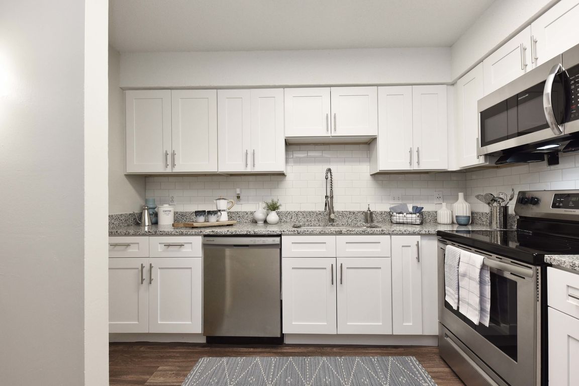 Stainless Appliances + Backsplash
