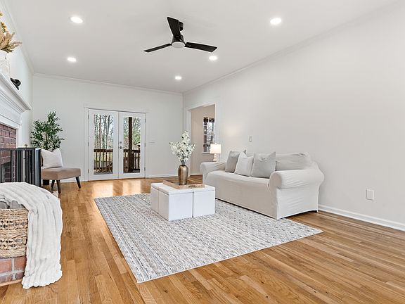 4th image of 120 Sterling Gate Dr