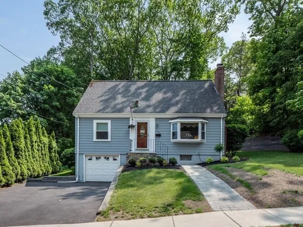 39 Echo St, Melrose, MA 02176