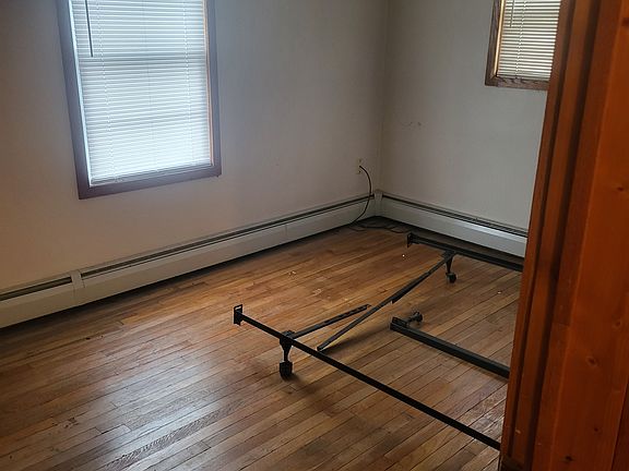 3rd image of 104 Lawson St