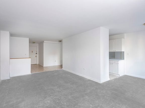 4th image of 191 Willoughby St APT 7L