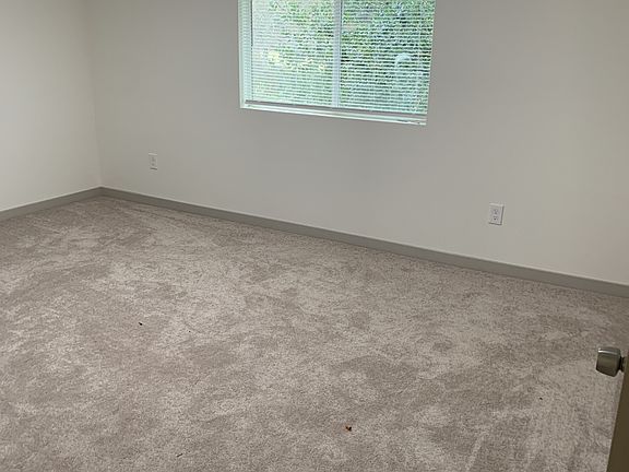 4th image of 910-918 922 Lafayette St #1