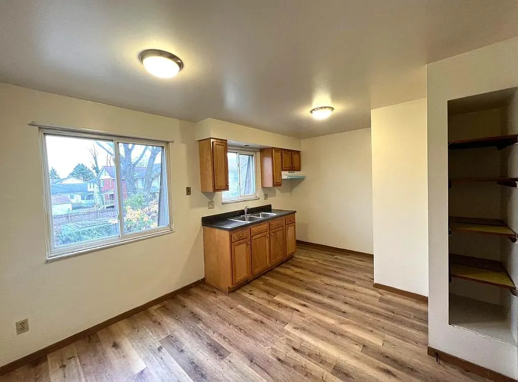 1439 E Hudson St — Photo 2