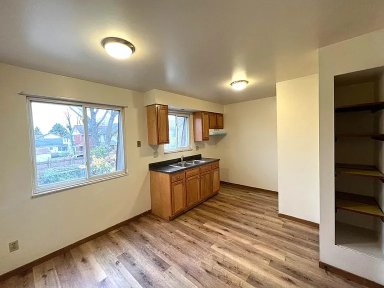 1439 E Hudson St — Photo 2