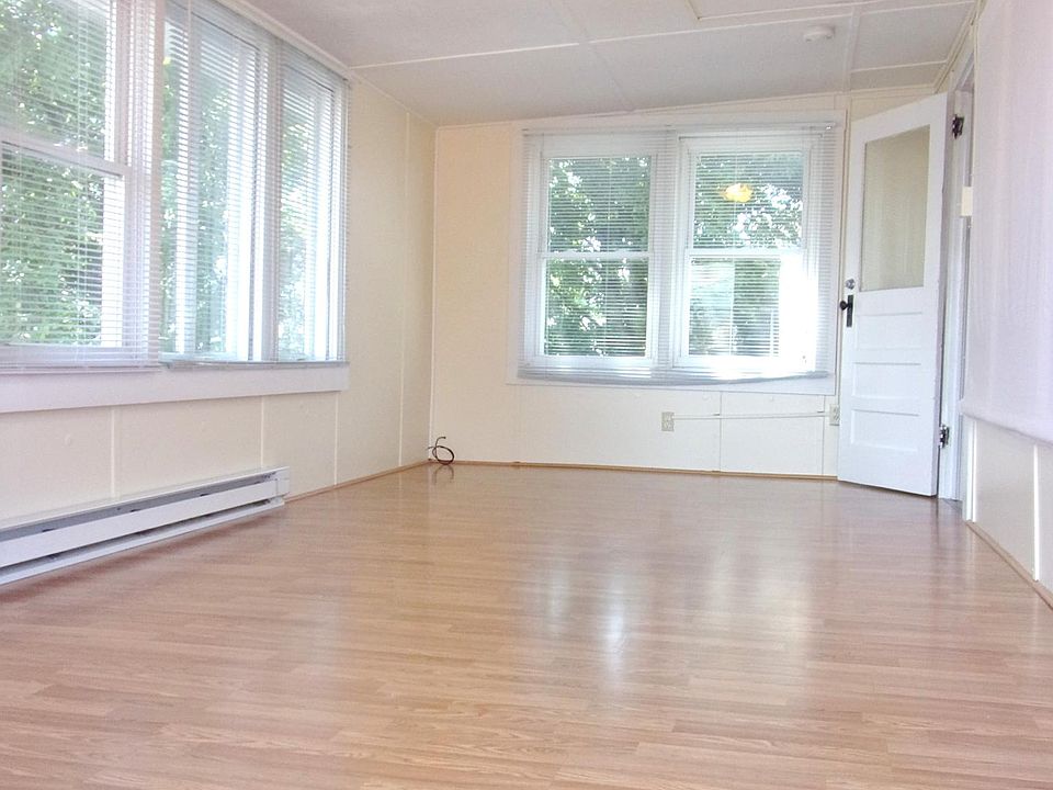 1st image of 209 W Walnut St #B