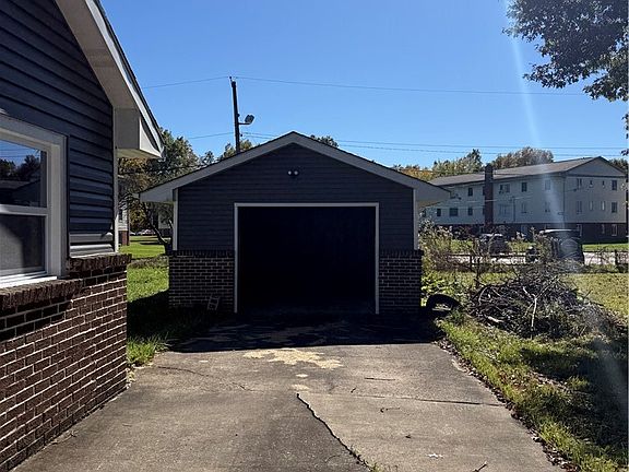 3rd image of 3203 McGuffey Rd
