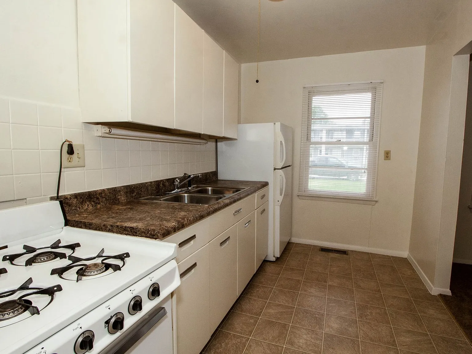 2213 Peirce St — Photo 3