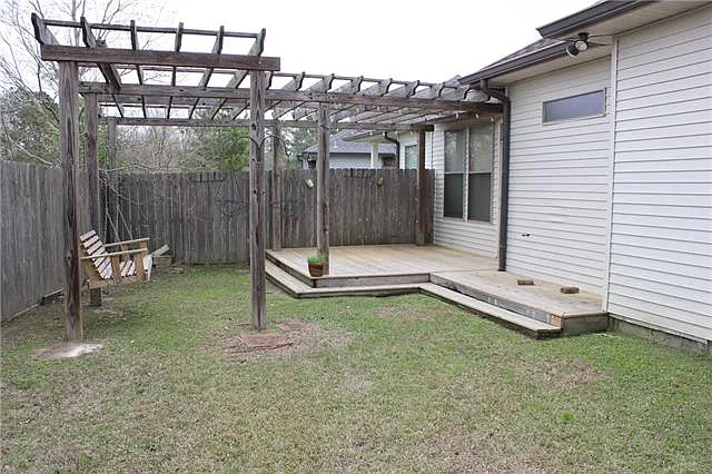 817 Decatur St — Photo 17