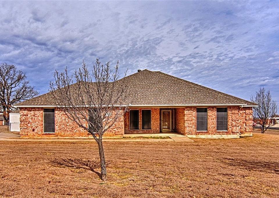 1st image of 100 Wood Oak Dr