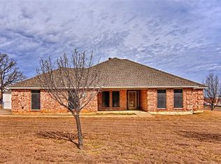 100 Wood Oak Dr, Joshua, TX 76058