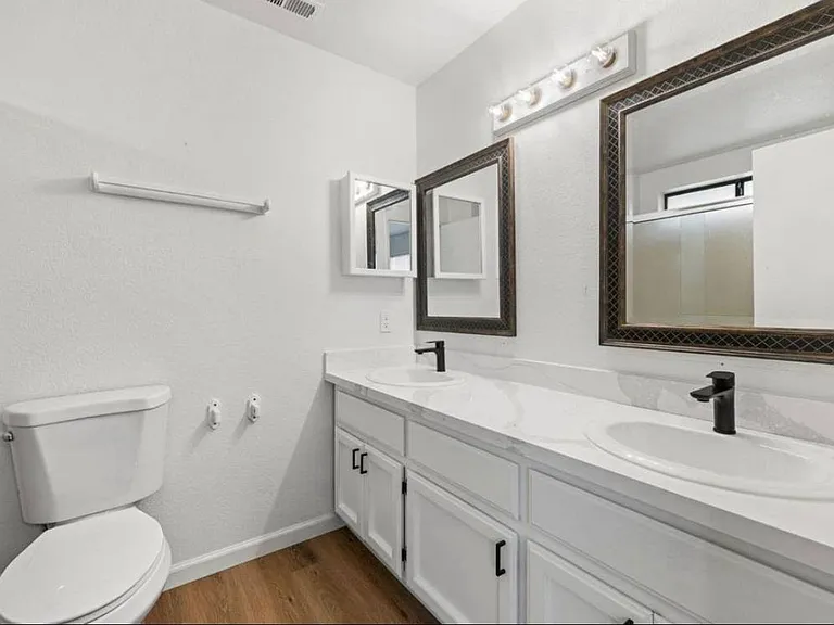 3427 Bristol Ct — Photo 5