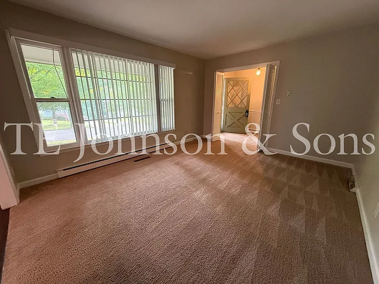 2722 Winslow Ln — Photo 8