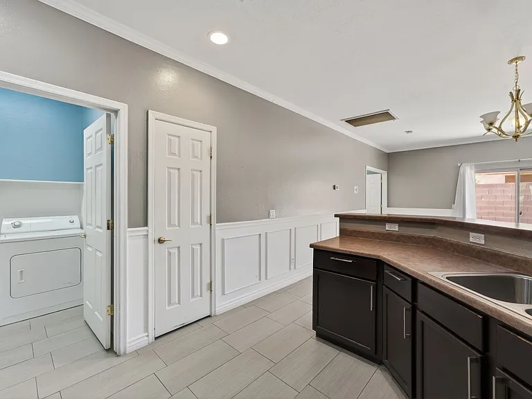 7306 S 14th St — Photo 12