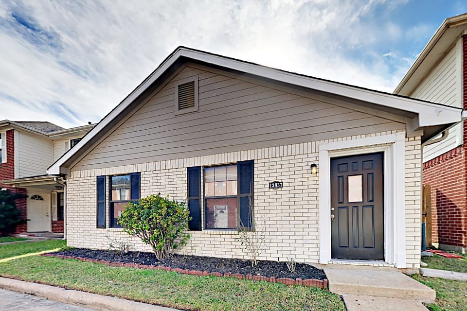 1st image of 13837 Trumpetvine St