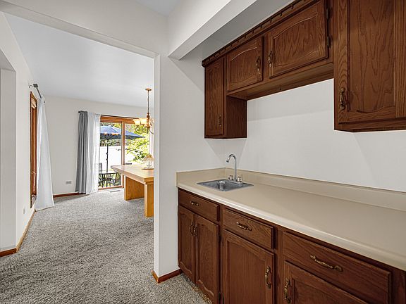 4th image of 2075 Valley Creek Dr