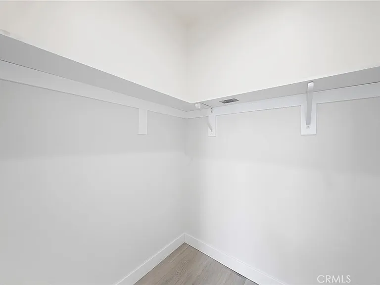 2423 S Myrtle Ave — Photo 3